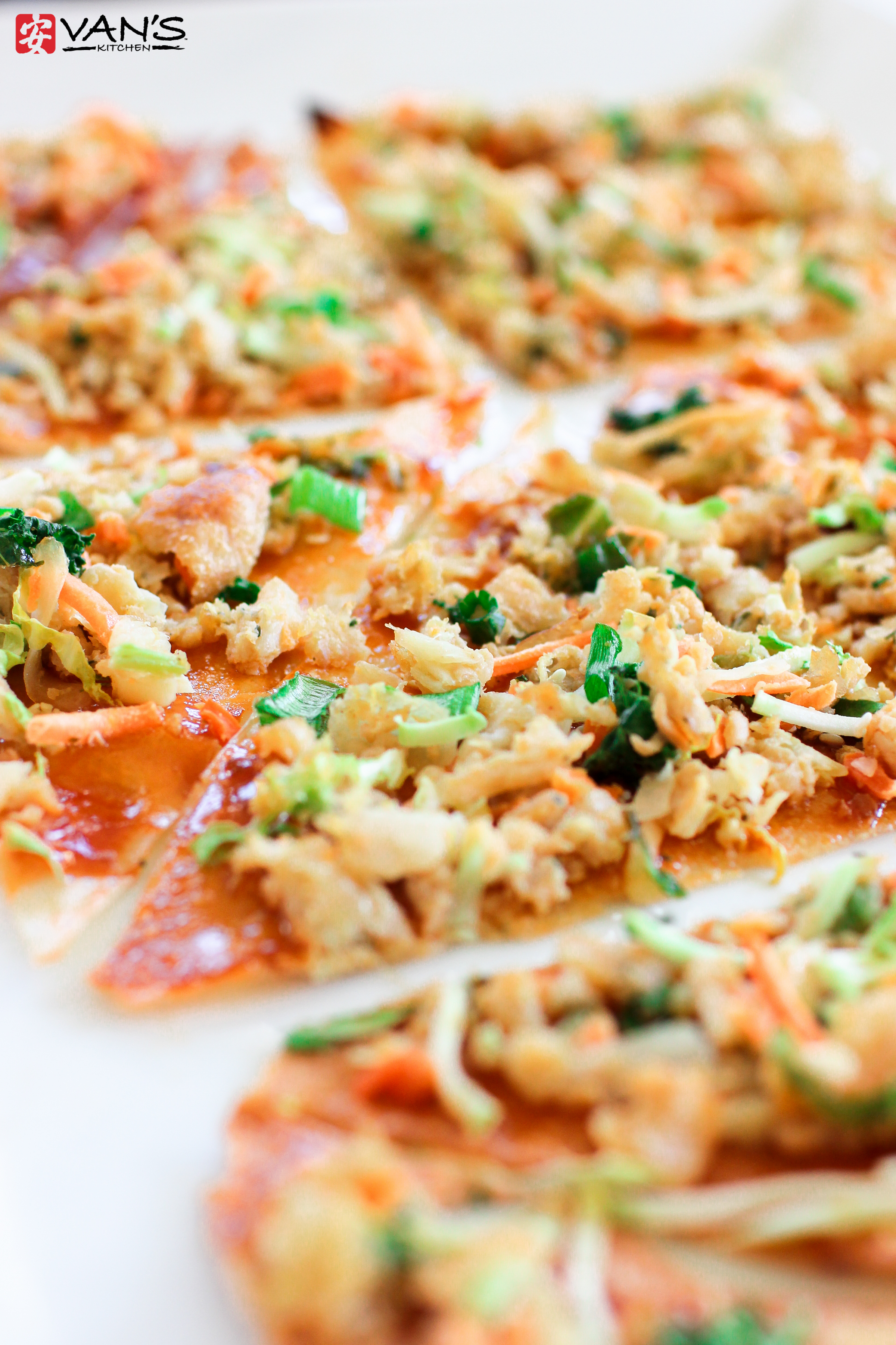 Make thin, crispy chicken egg roll pizza in only 10 minutes! It's a healthy and flavorful recipe that's perfect for weeknights or parties.